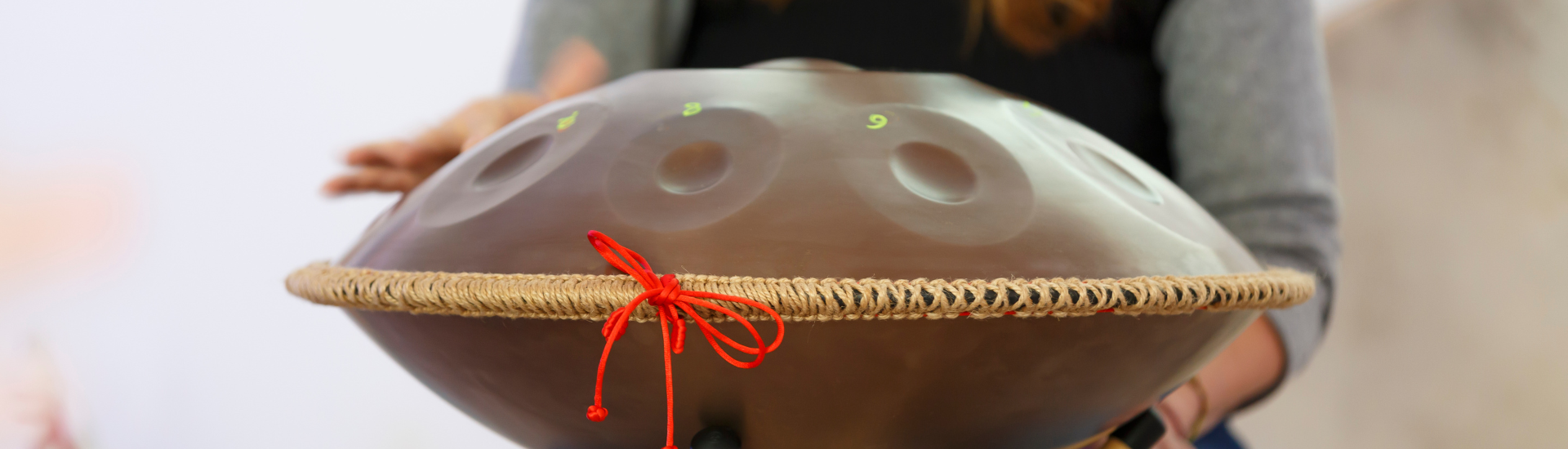 Il suono ipnotizzante dell'Hang e dell'HandPan