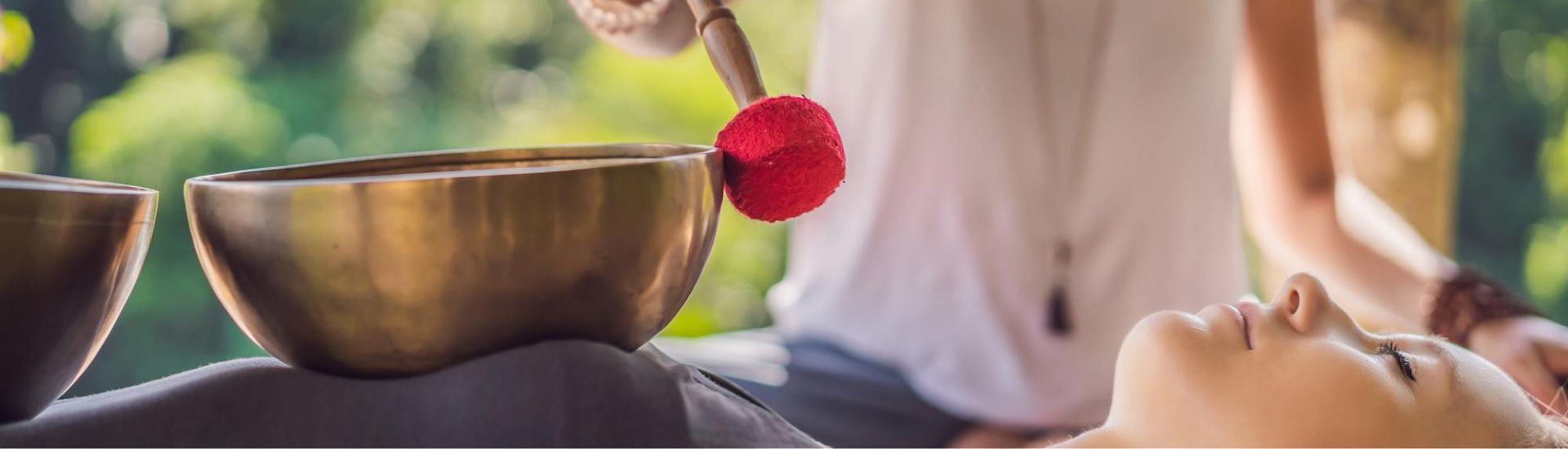 Rilassamento profondo, energia nuova: i benefici del massaggio sonoro