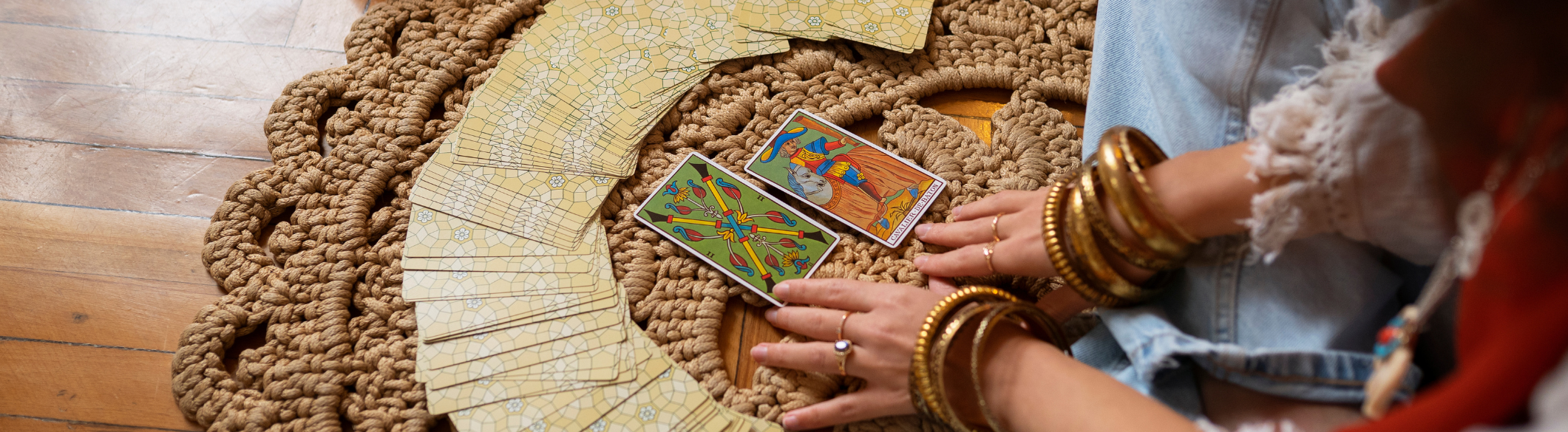 Carte dell'Oracolo: Un Viaggio Interiore di Scoperta e Guarigione