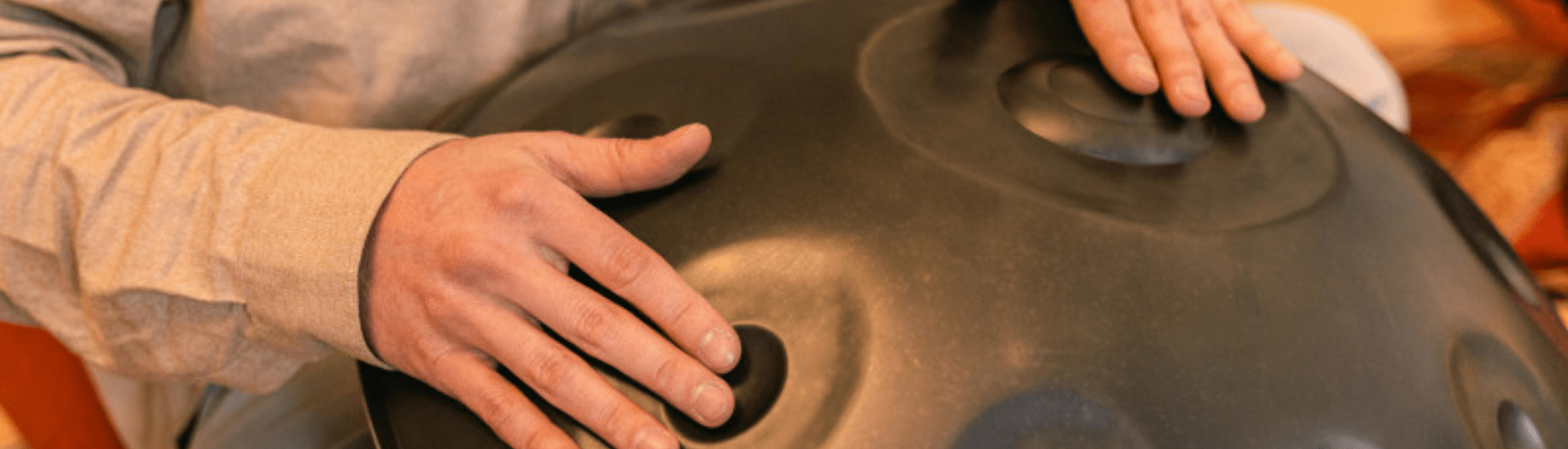 Handpan: Oltre le Note, il Significato del Nome - VibraSonic Music Store