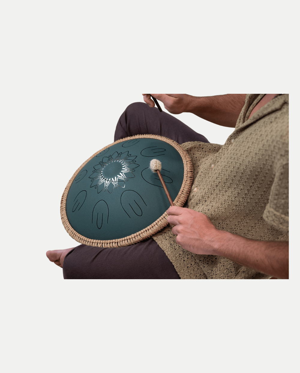 Steel Tongue Drum Octave 432 Hz – F Major 9 Note Verde Scuro Inciso - VibraSonic Music Store